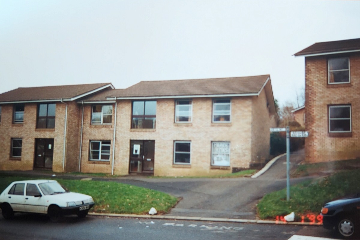 photograph taken in 1999 showing a house in Hendrefoilan
